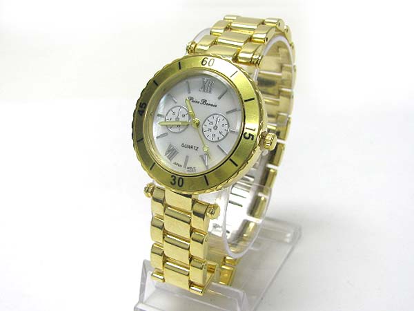 Round face fashion metal band watch 