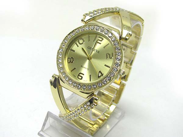 Crystal stud round face xo metal band watch