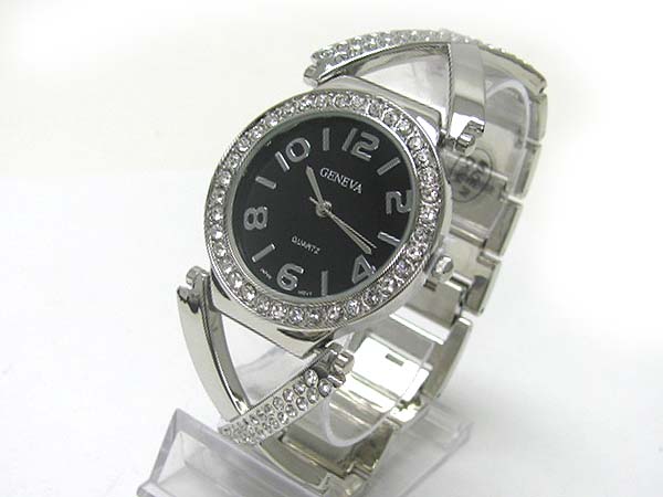 Crystal stud round face xo metal band watch