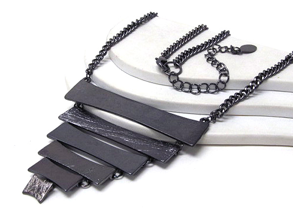 Multi metal leaned scratch bar drop chain necklace