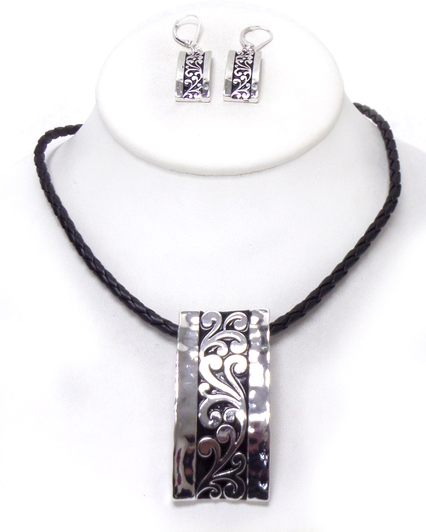 Designer texture metal necklace set