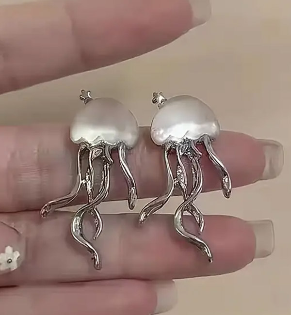 Tentacle dangling jellyfish earring