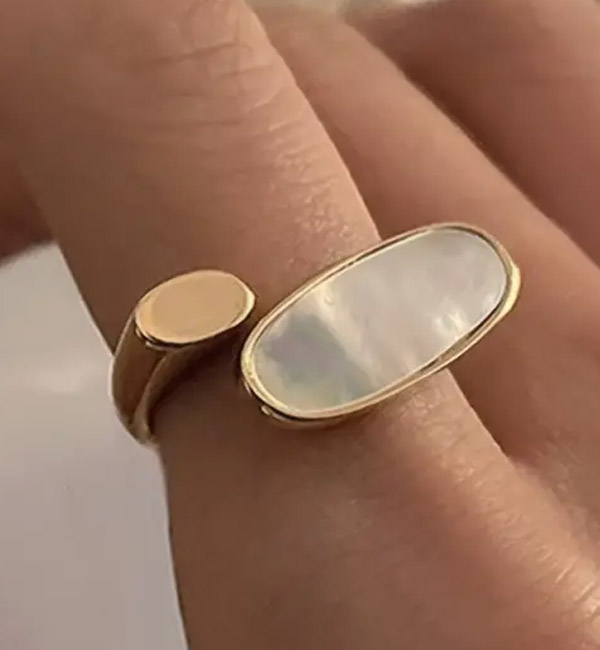 Open band gold ring with mother of pearl