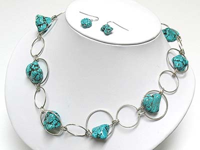 Turquoise stone and metal round link necklace and earring set