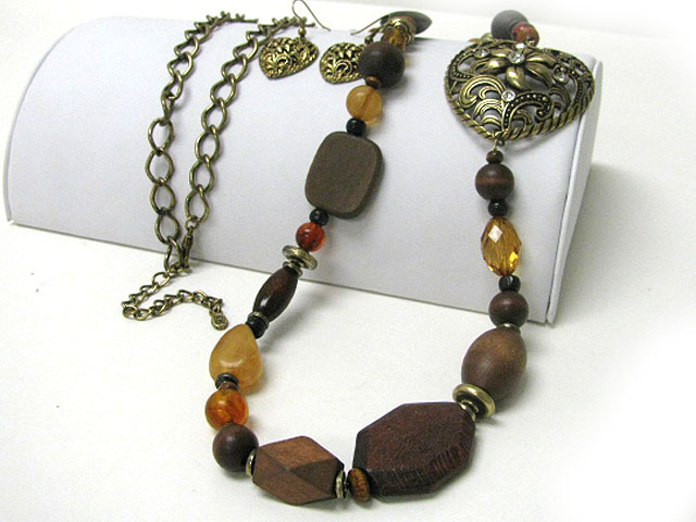 Heart accent wood and glass beads mix long necklace earring set