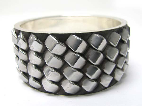 Metal stud metal bangle