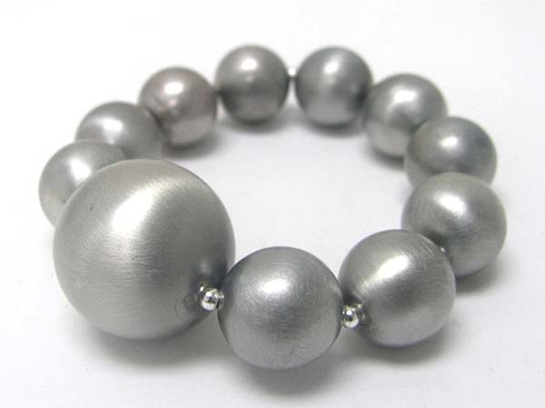 Scratch metal ball stretch bracelet - brass metal