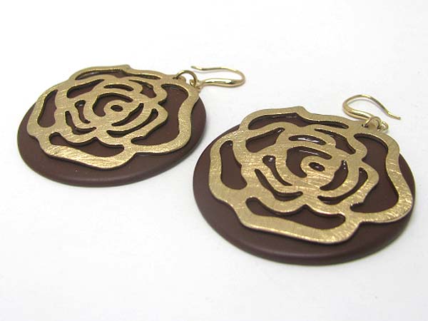 Filigree scratch metal and formica disk earring - brass metal