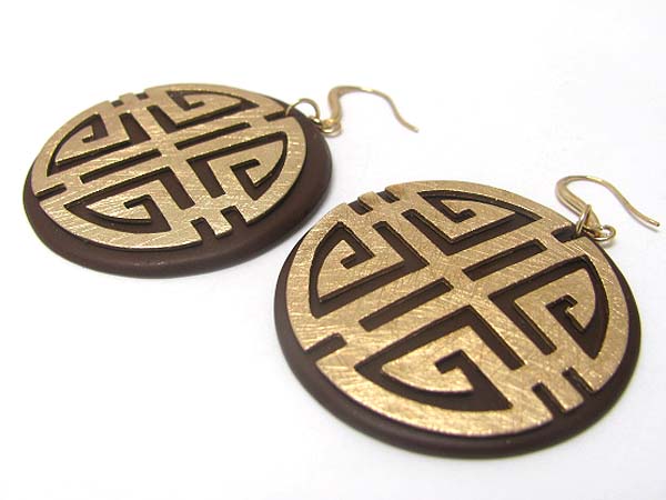 Filigree scratch metal and formica disk earring - brass metal