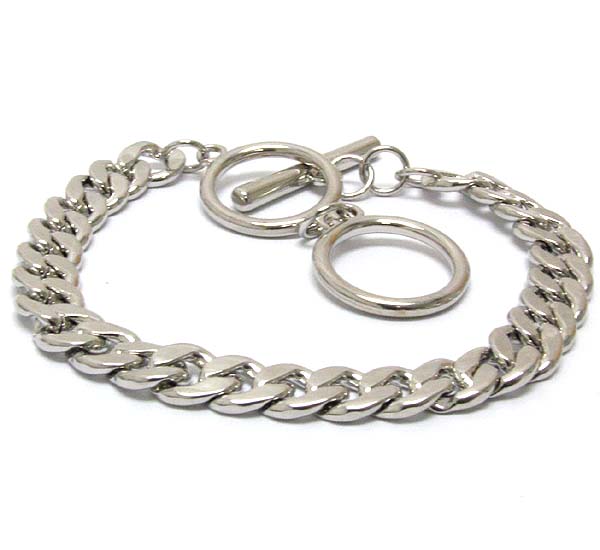 Single thick metal chain toggle bracelet