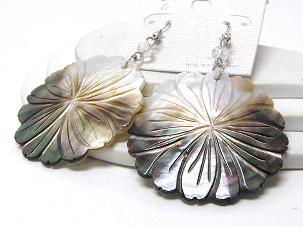 One crystal glass with shell carved flower drop earring