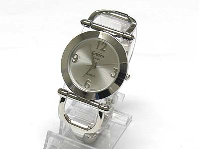 Round face metal horse bit link watch