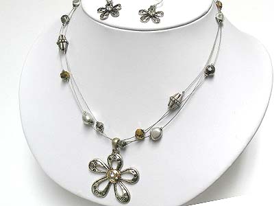 Tri tone metal flower pendant necklace and earring set