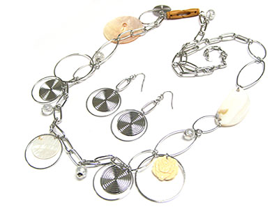 Shell disk and carved flower and linked chain necklace and earring set