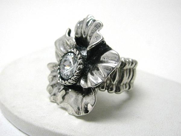 Crystal center metal flower stretch ring