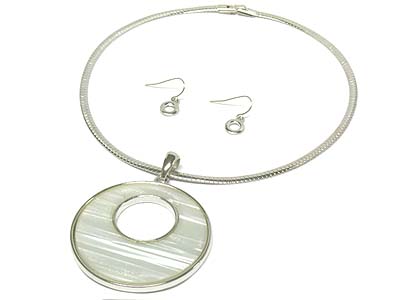 Round shell disk pendant metal choker necklace and earring set 