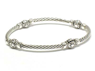 Cable metal and ball screwed shape stretch bracelet