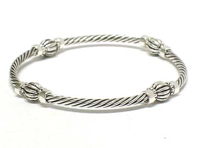 Cable metal and ball screwed shape stretch bracelet 