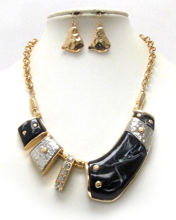 Crystal and hammered metal and resin mix link necklace earring set