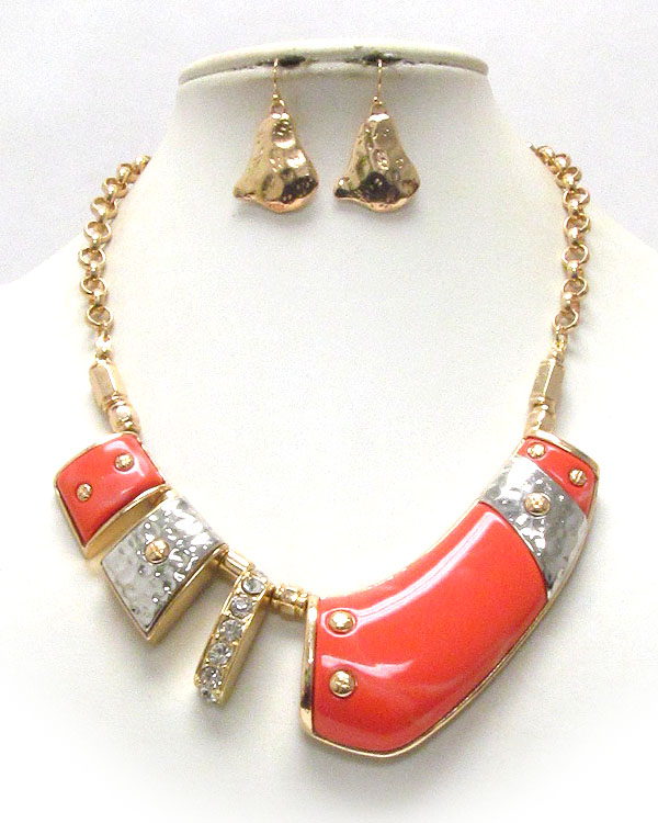 Crystal and hammered metal and resin mix link necklace earring set