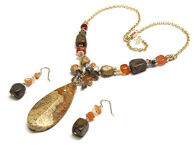 Natural stone necklace and earring set