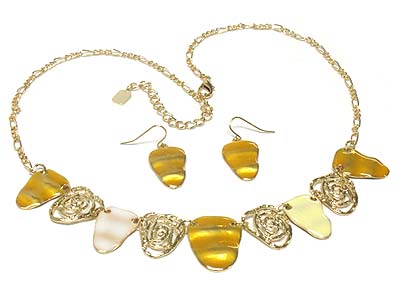 Epoxy metal dangling necklace and earring set  