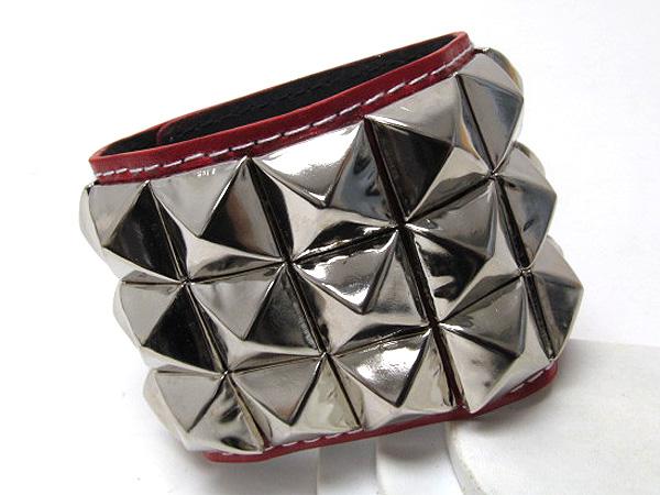 Multi metal fashion spikes on leathertte button bracelet