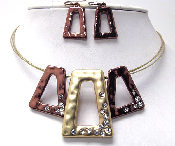 Three crystal hammerd metal triangle drop pendant wired chain necklace earring set