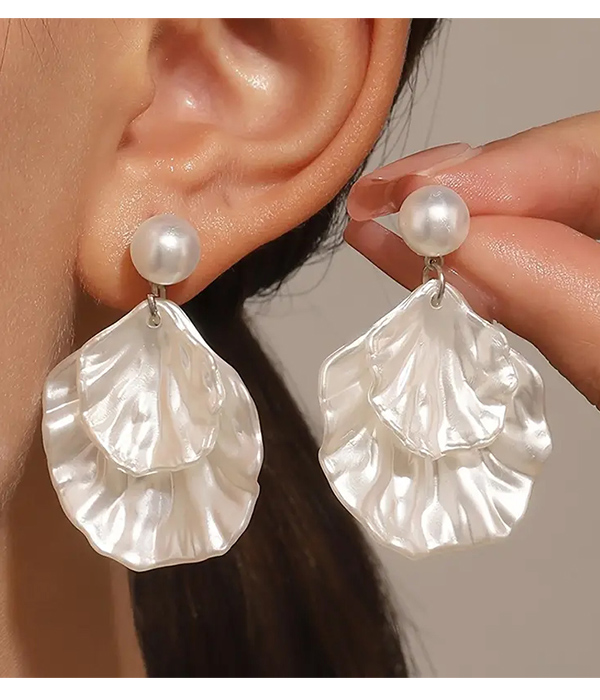 Faux pearl and shell drop earring