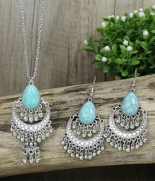 Vintage turquoise pendant necklace and earring set