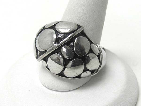 Pebble textured metal puffy stretch ring