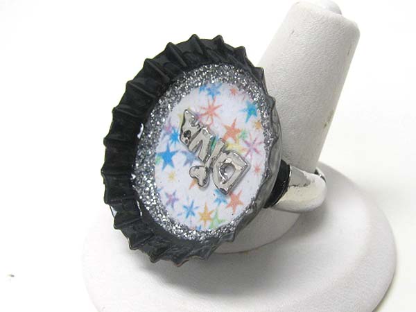 Bottle cap art diva stretch ring