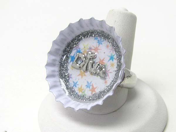 Bottle cap art diva stretch ring