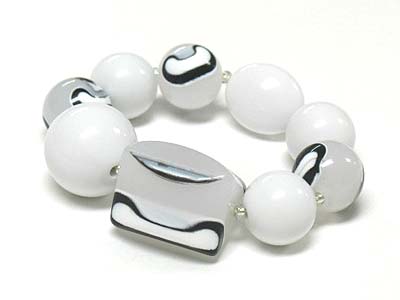 Enameled acryl ball stretch bracelet