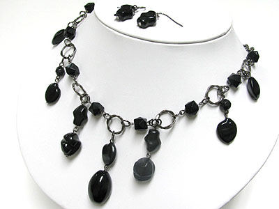 Jet stone and facet cube glass link necklace and earring set 