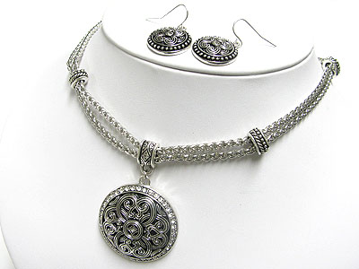 Crystal and metal filigree round pendant necklace and earring set