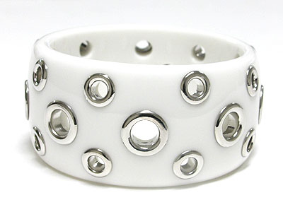 Metal stud hole acryl bangle