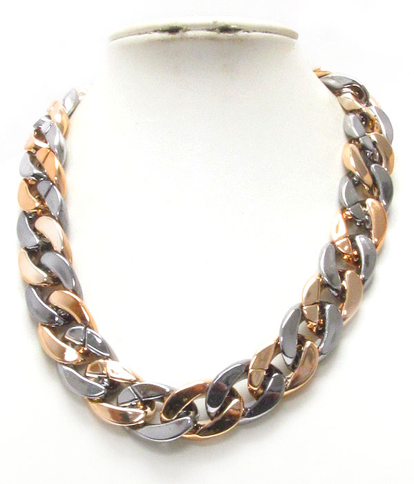 Thick chain necklace