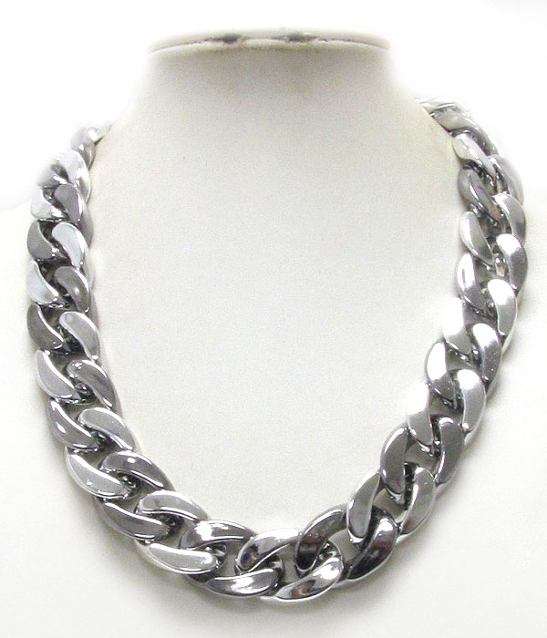 Thick chain necklace