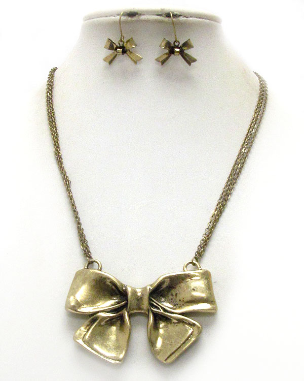 Metal ribbon pendant necklace earring set