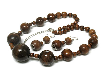 Polish wooden ball necklace and earring set