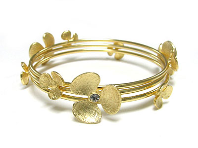 Scratch metal flower deco triple line bangle - brass metal