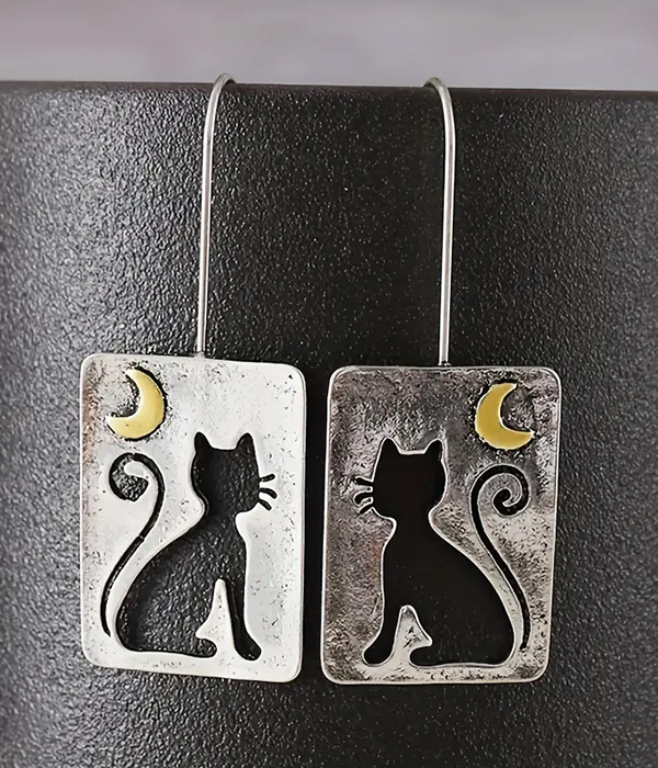 Cat and moon plate earring
