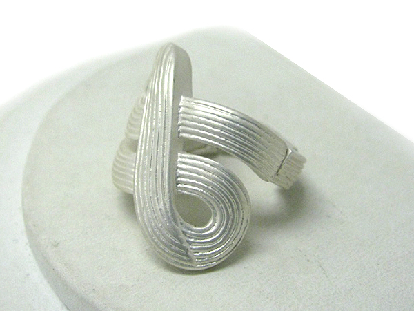 Architectural metal woven pattern stretch ring