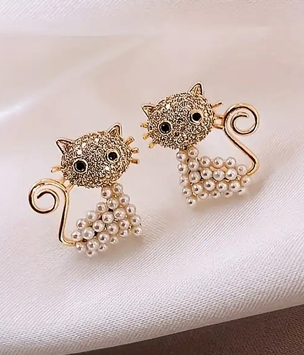 Pearl cat earring