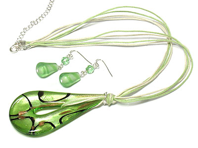 Glass art deco necklace and earring set