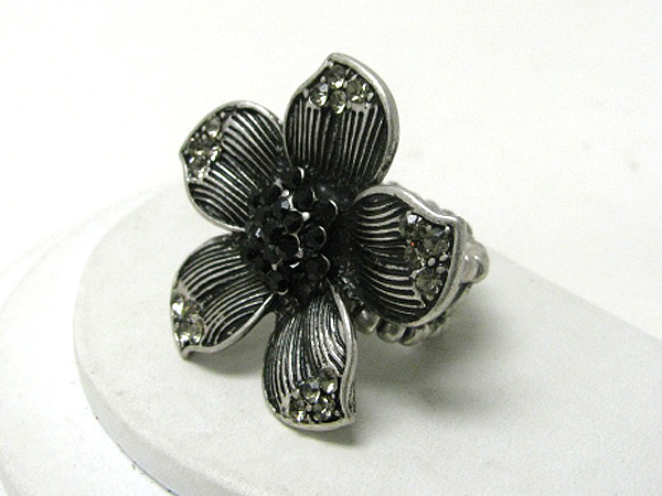 Crystal center large metal flower stretch ring