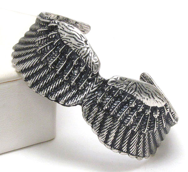 Textured angel wing bracelet