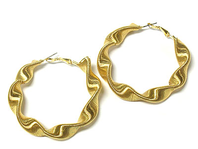 Waved metal mesh hoop earring - hoops