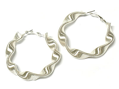 Waved metal mesh hoop earring - hoops